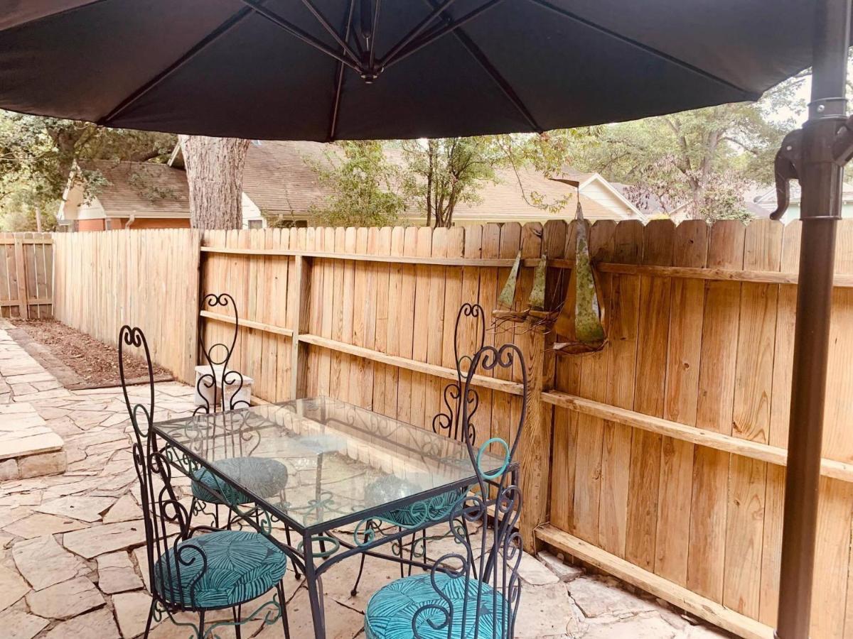 Elm Street Cottage Seguin Exterior photo
