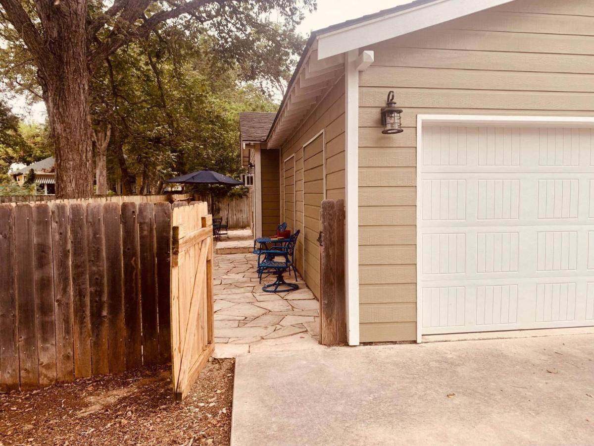 Elm Street Cottage Seguin Exterior photo
